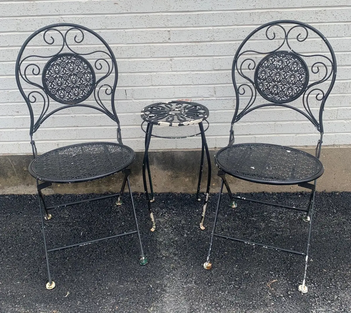 Set Of Foldng Iron Patio Chairs And Small Round Table 1