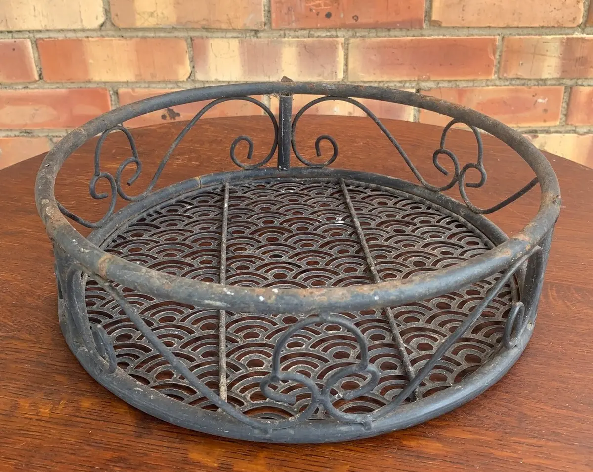 Round Black Iron Basket 1