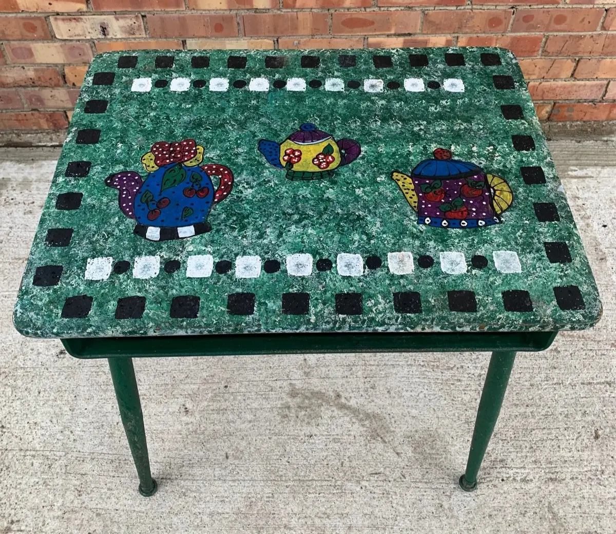 Green Metal Child's Desk 1