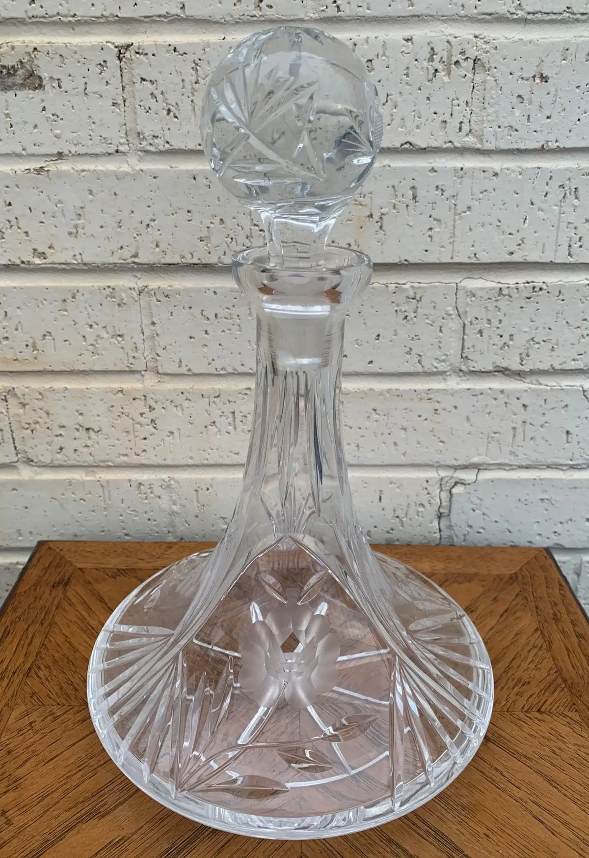Nice Cut Glass Crystal Round Decanter With Stopper 1
