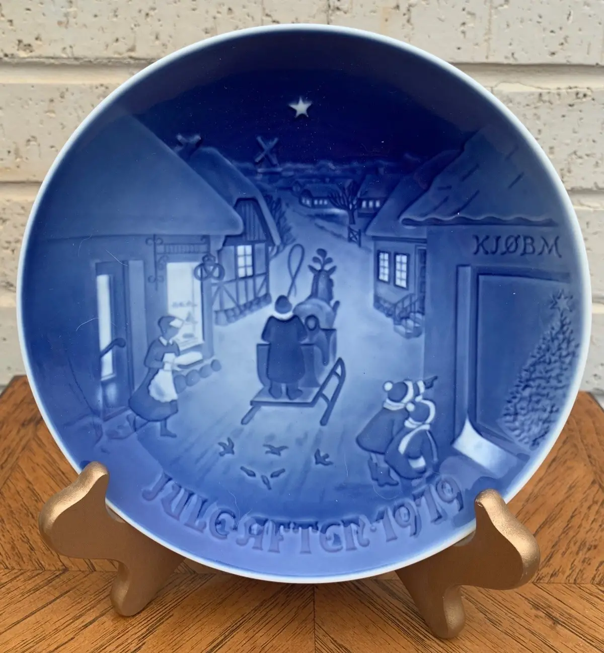 1979 Blue And White Royal Copenhagen Plate 1