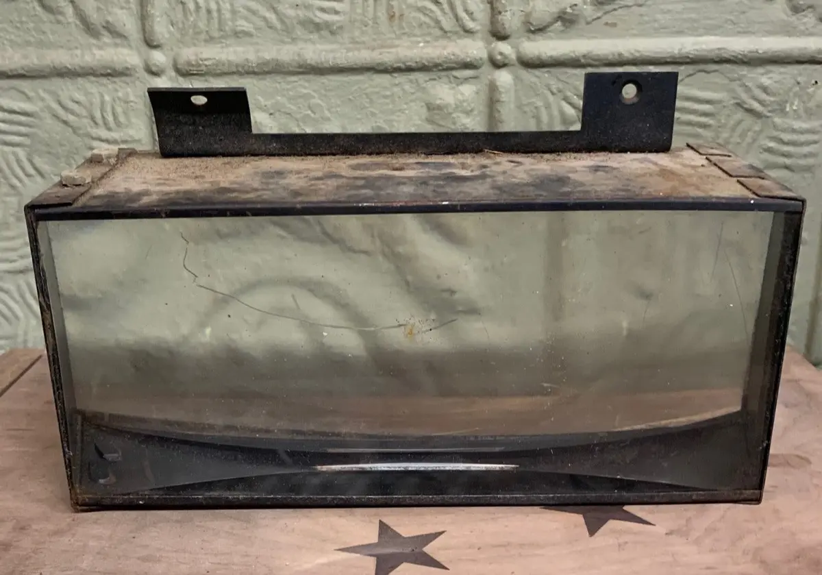 Weird Rectangular Magnifying Glass 1