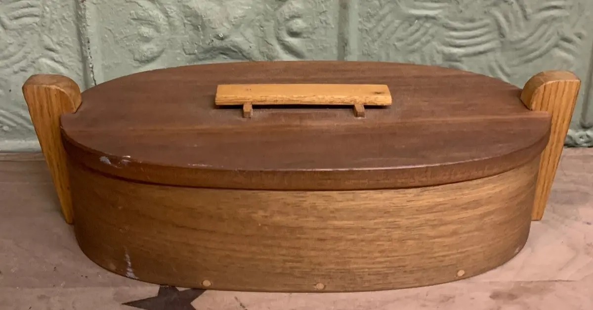 Oval Wood Shaker Style Box With Lid 1