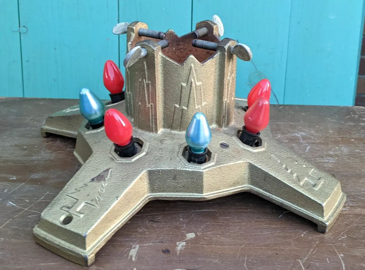 Deco Lighted Christmas Tree Stand 1