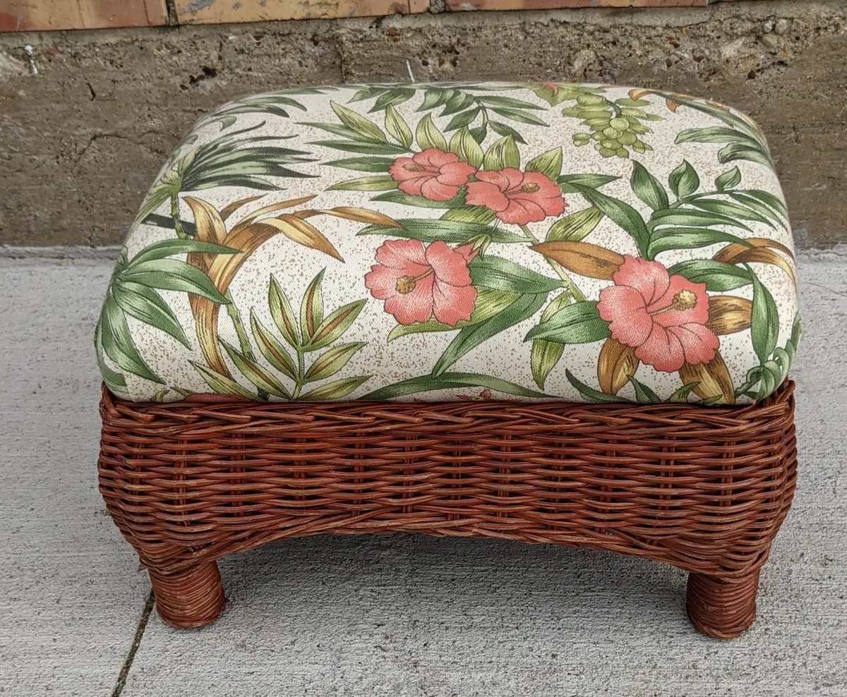 Little Wicker Stool 1
