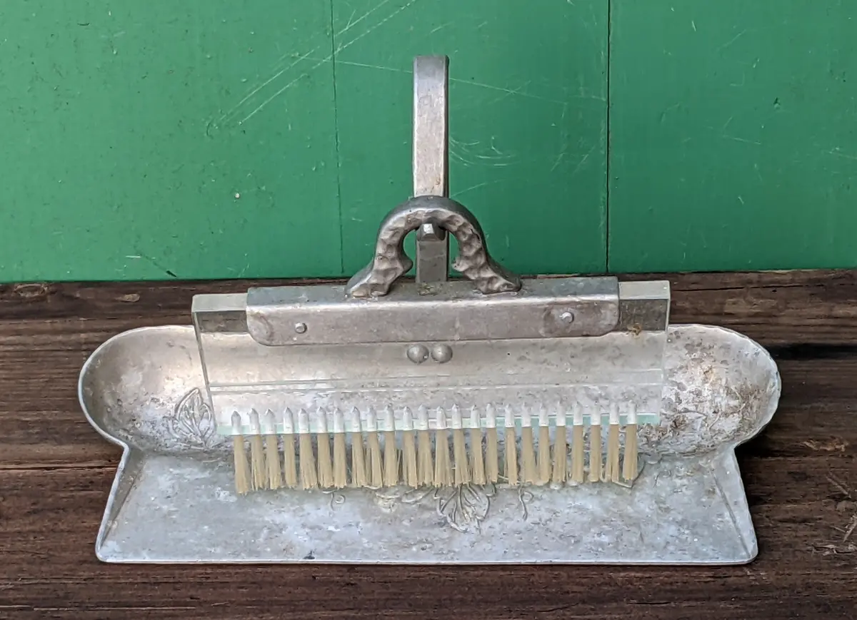 Vintage Aluminum Crumber 1