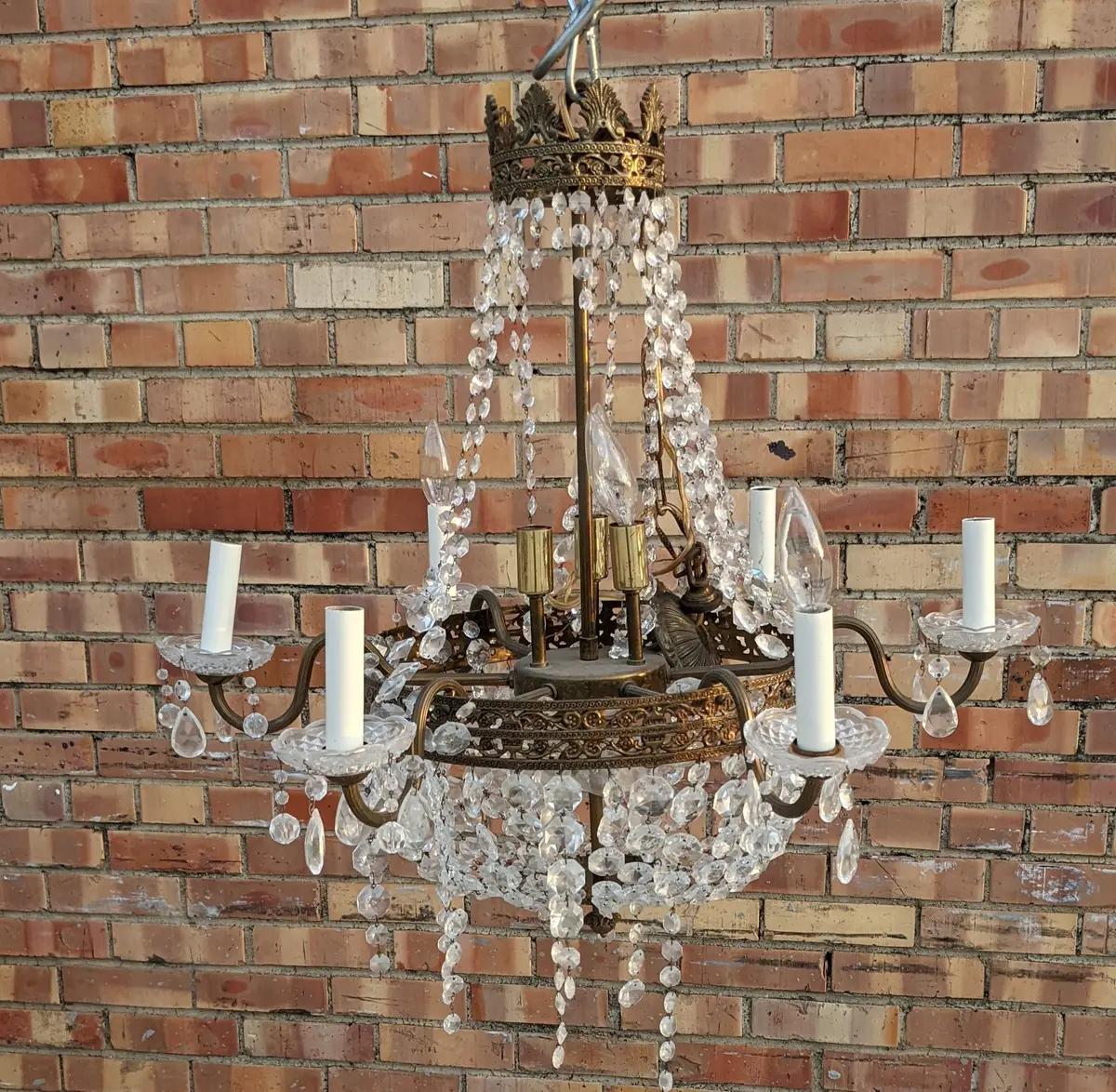 Sacropel Brass Chandelier With Prisms 1