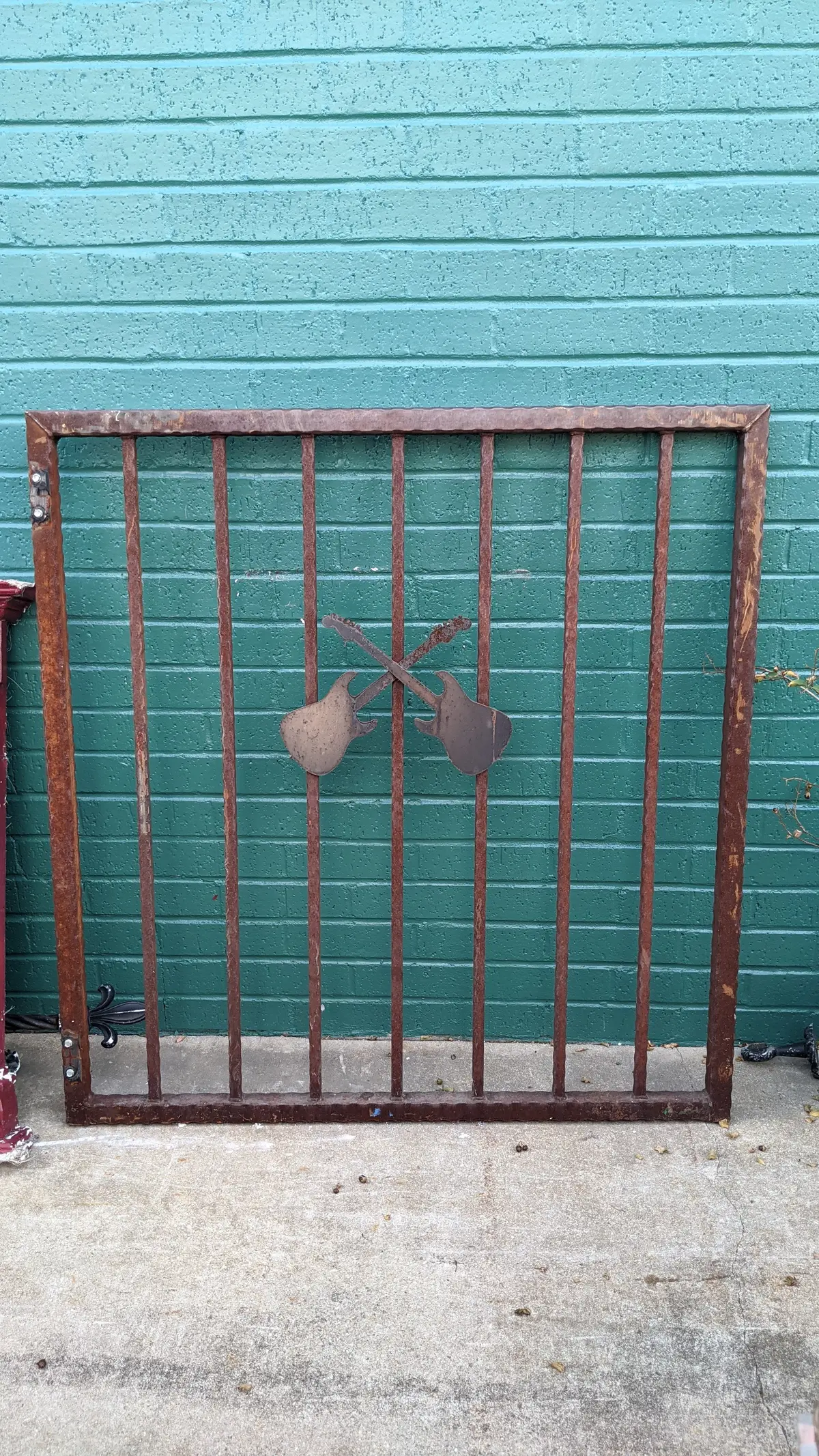 Small Iron Gate With Crossed Guitars 1