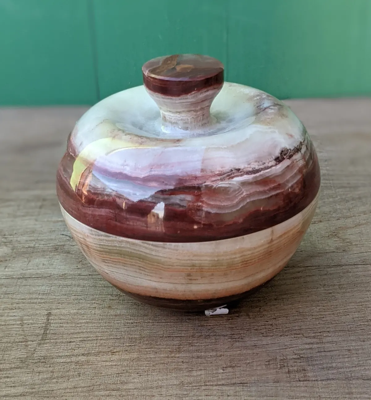 Round Onyx Box With Lid 1