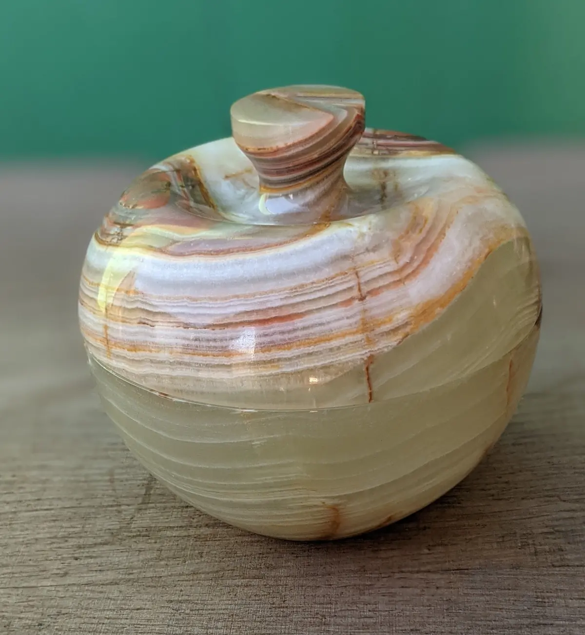 Round Onyx Box With Lid 1