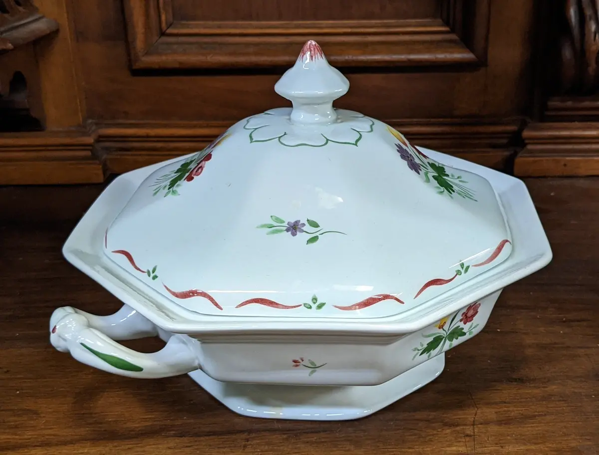 Adams Calyx Ware Covered Serving Dish 1