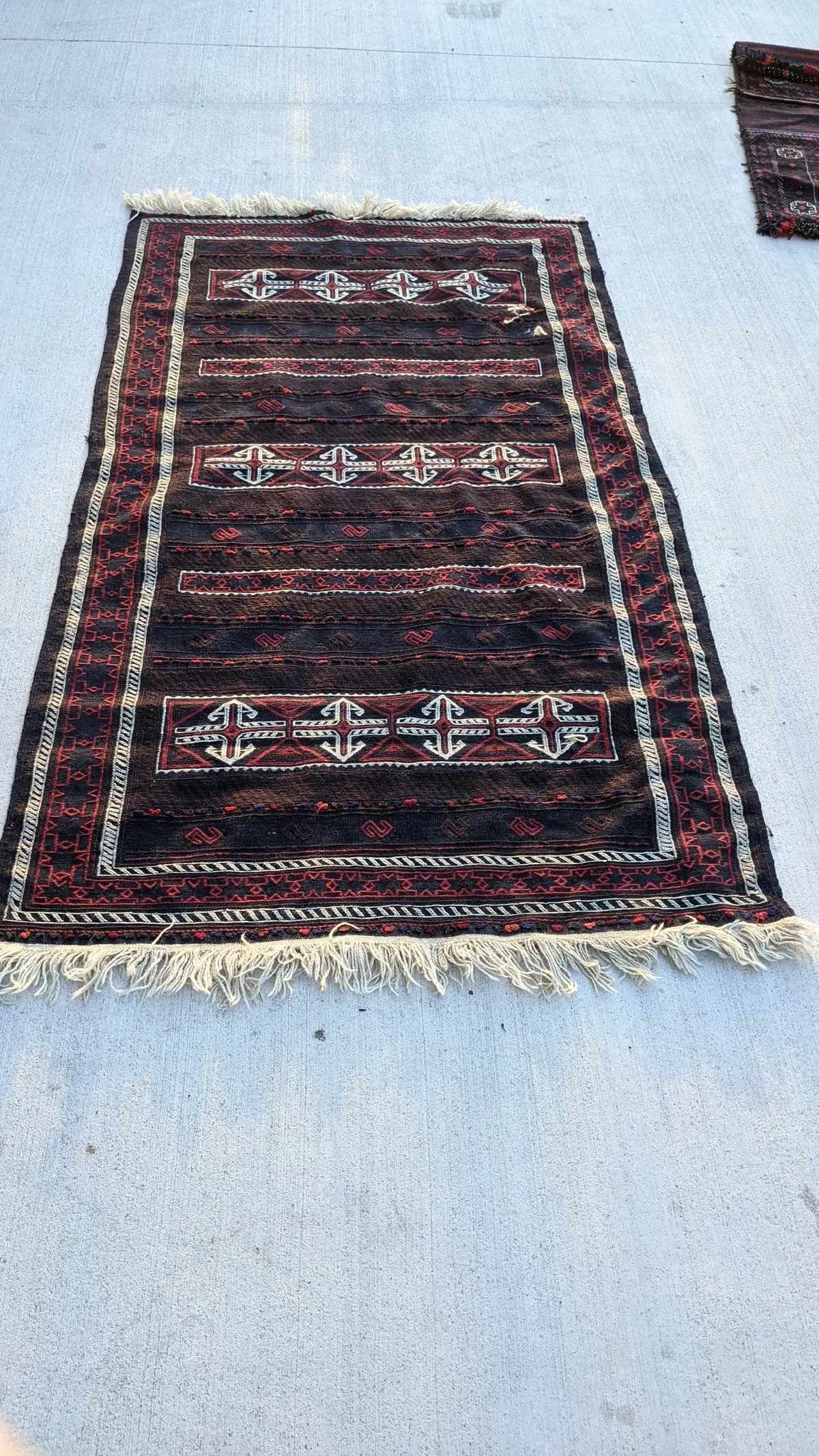 Hand Tied Persan Rug With Dark Blue And Red 1