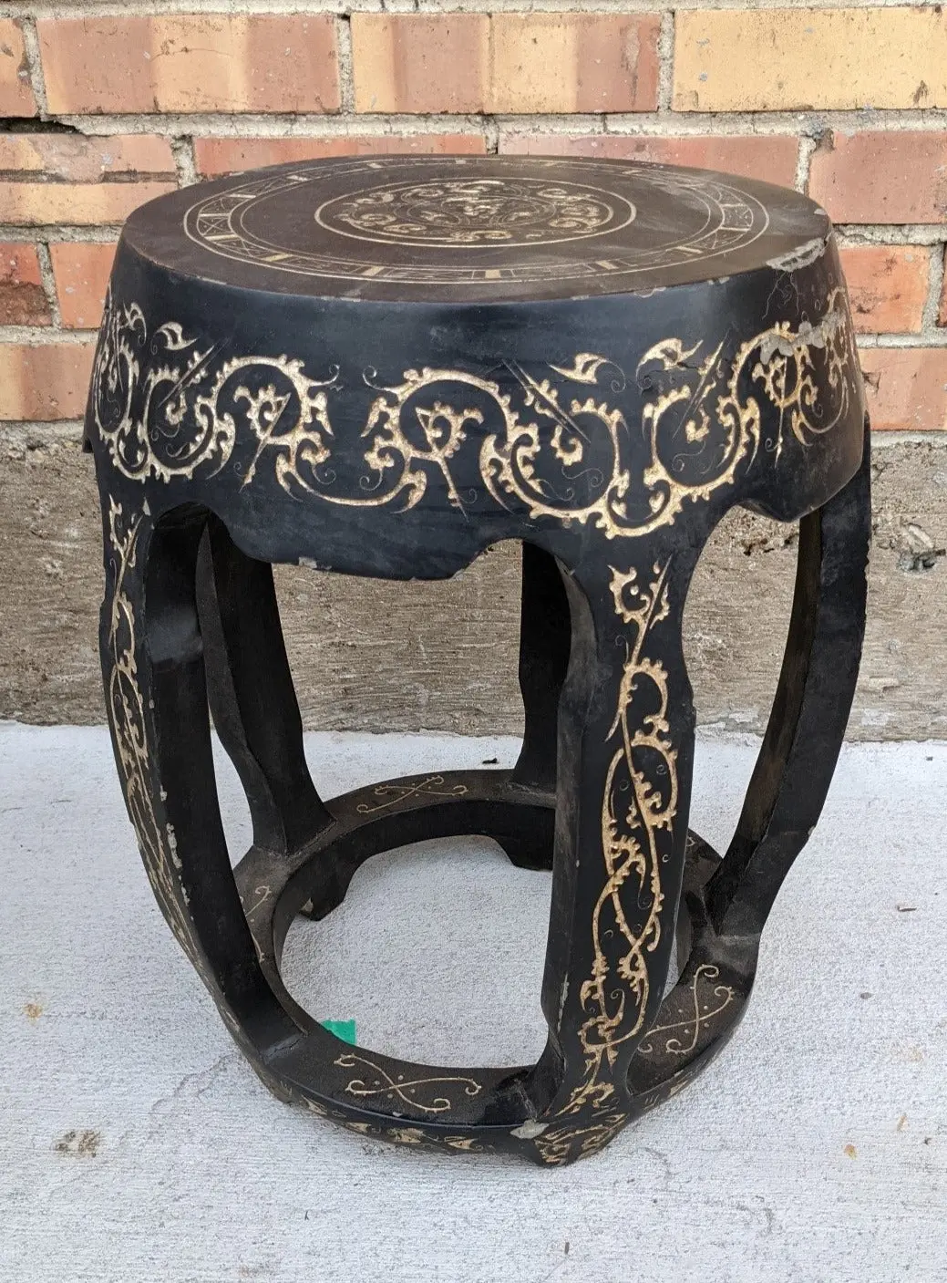 Black Lacquer And Gold Chinese Stand 1