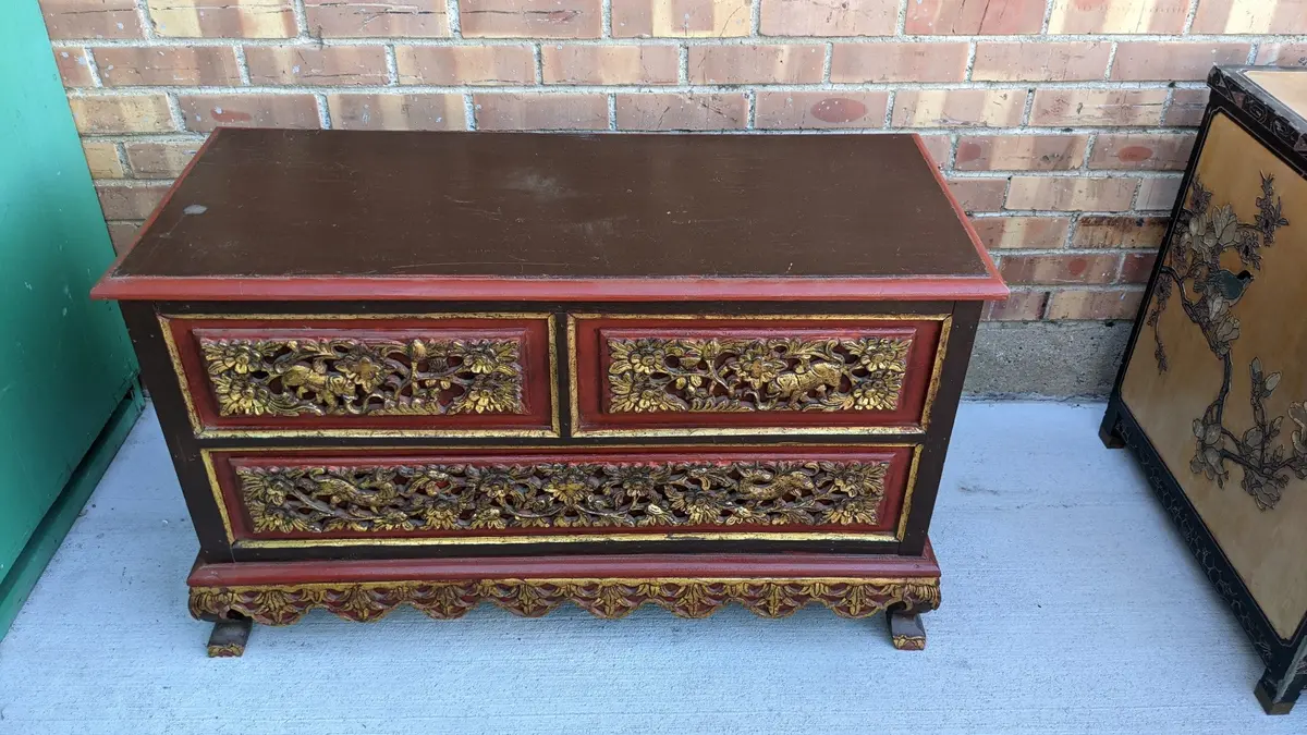 Small Red And Gold Chinese Trink With Carvings 1