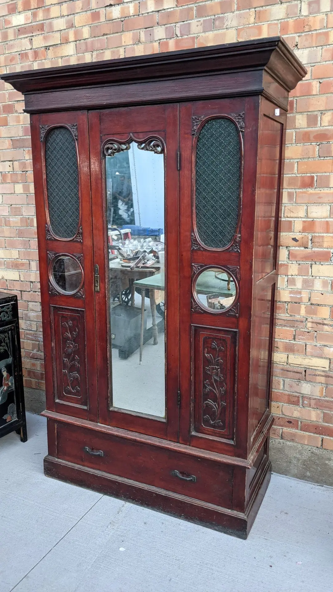 Chinese Mirror Door Wardrobe With Round Side Mirrors 1