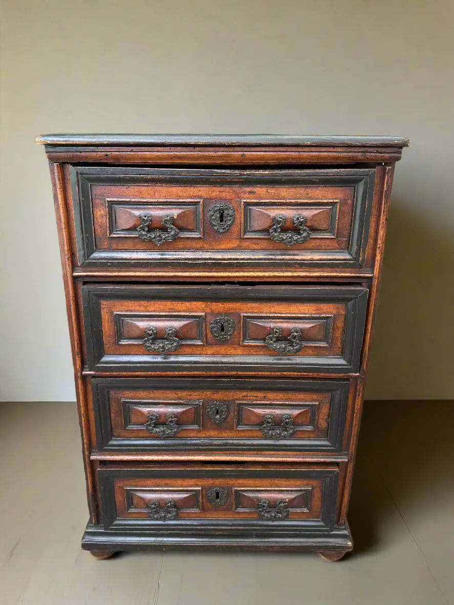 4 Drawer Early English Chest 1