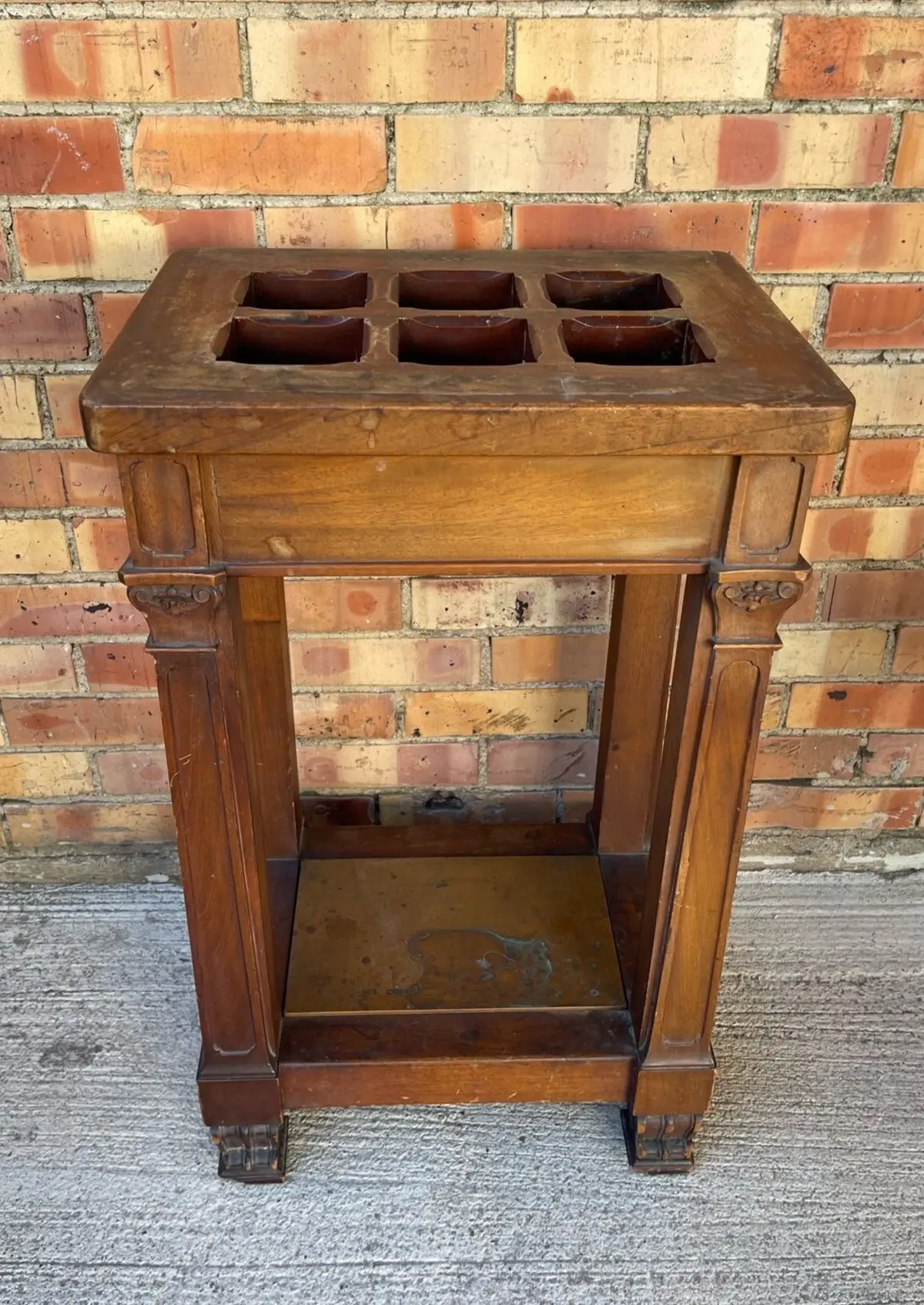 Small Umbrella Stand With 6 Openings 1