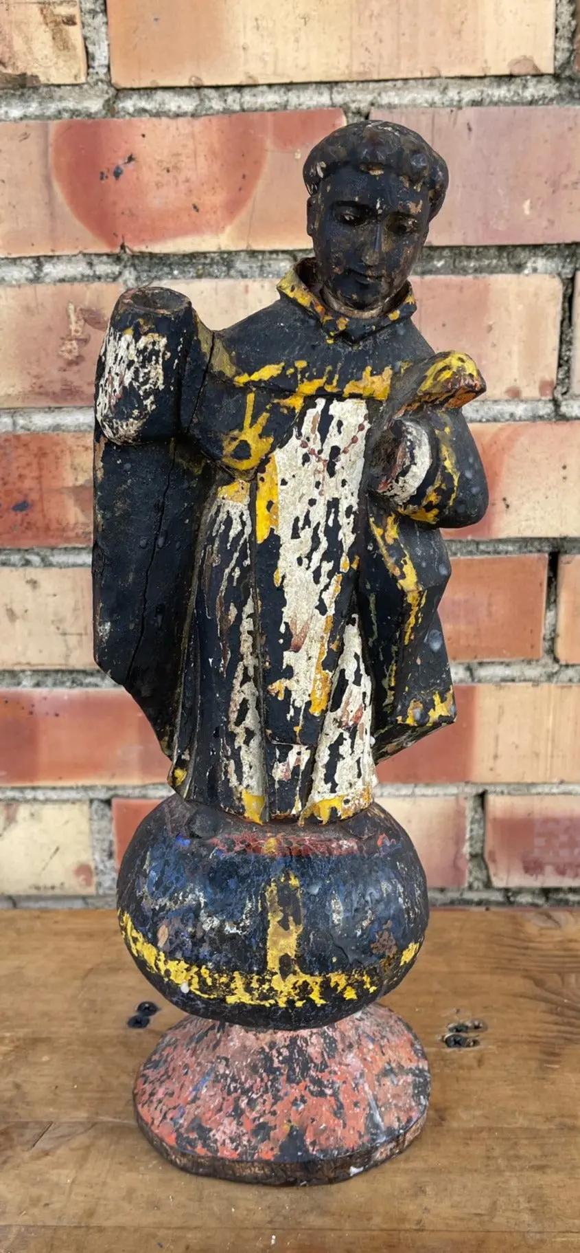 Large Early Black And Yellow Santos 1