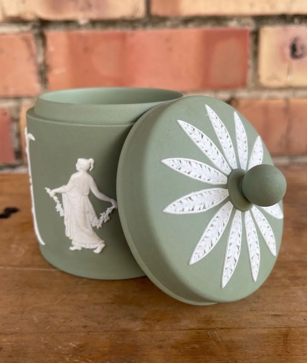 Green And White Wedgewood Porcelain Jasperware Box 1