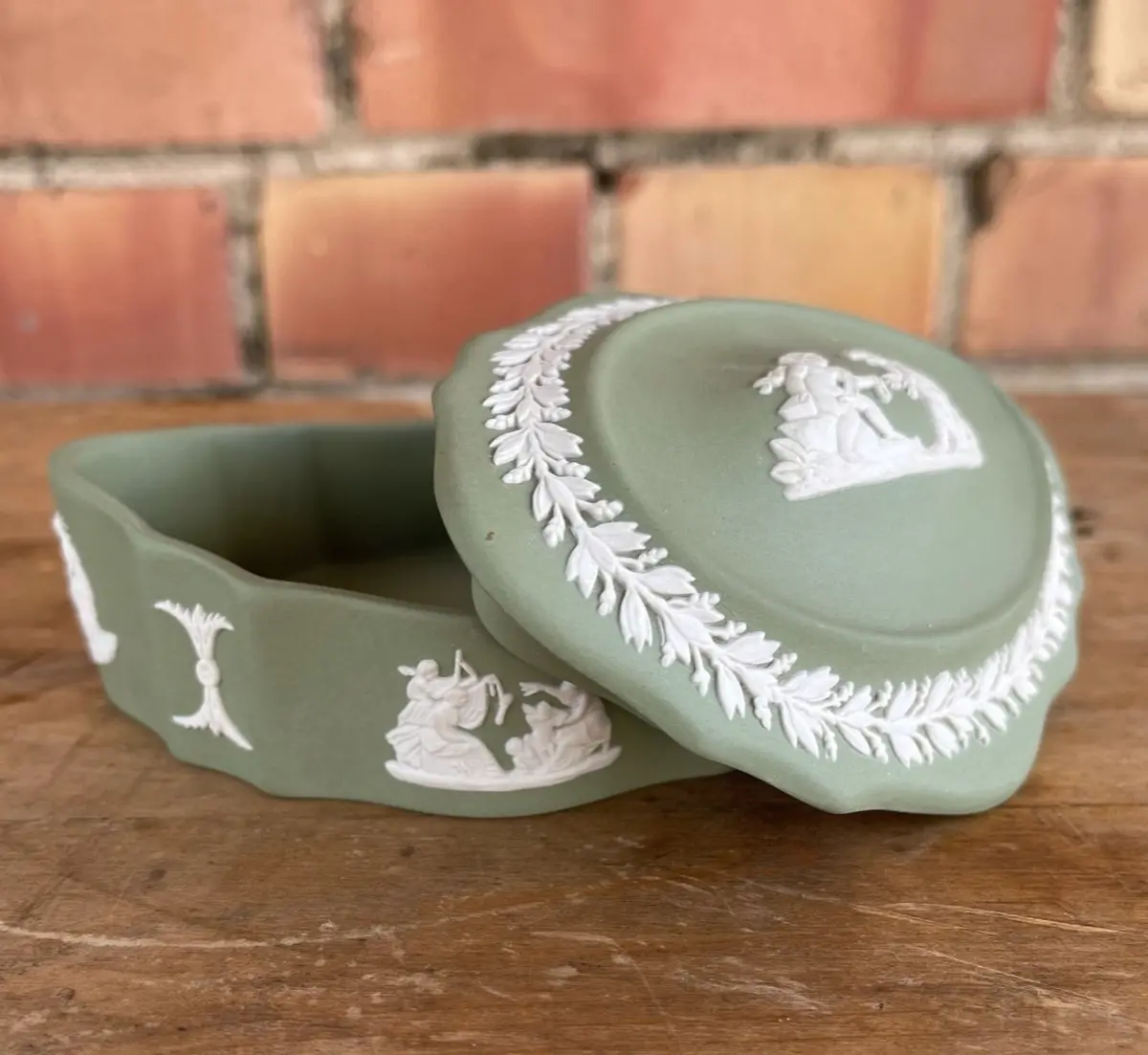 Ovoid Green And White Wedgewood Porcelain Jasperware Box 1