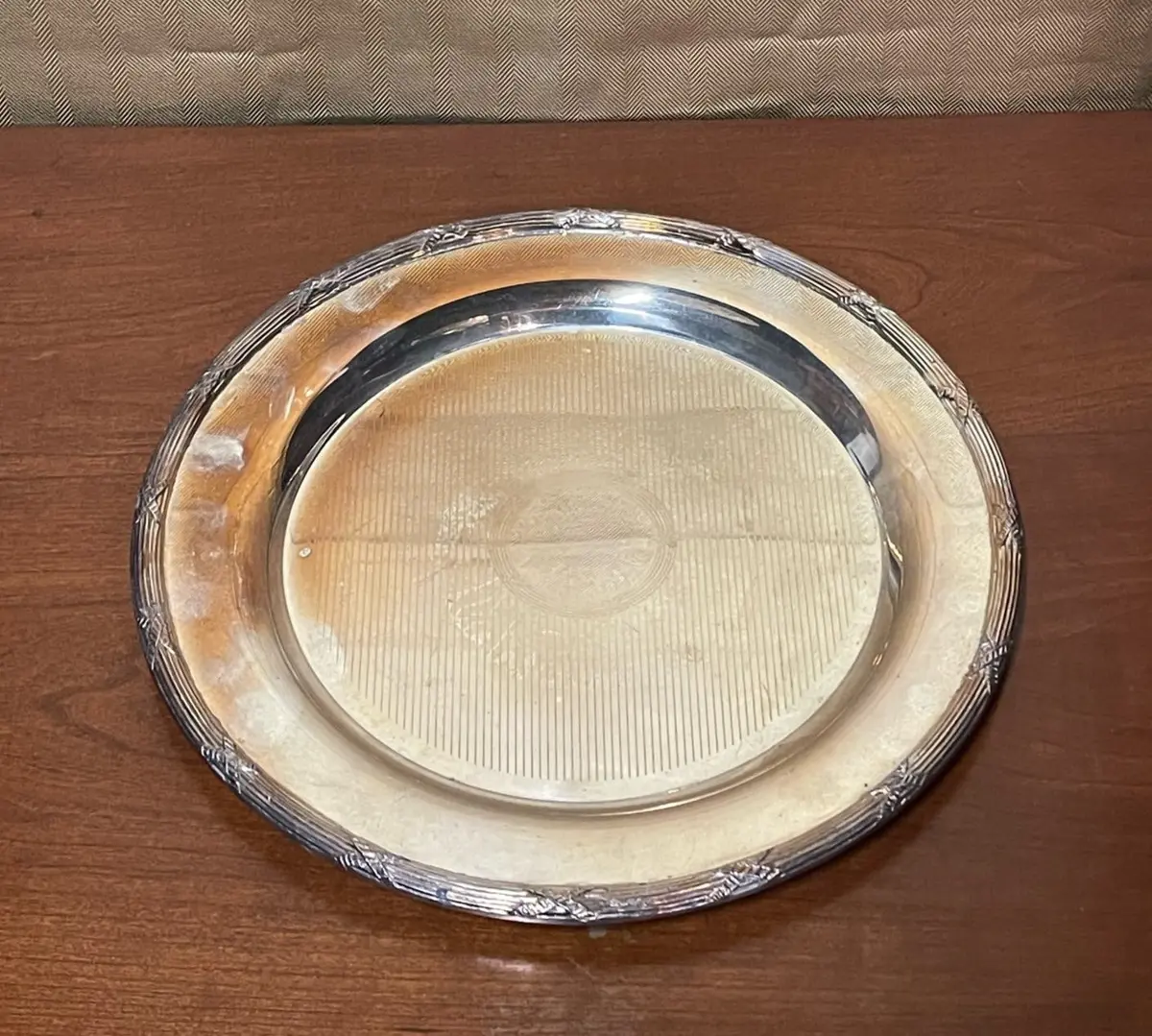 Medium Round Silverlate Tray With Braided Edges 1