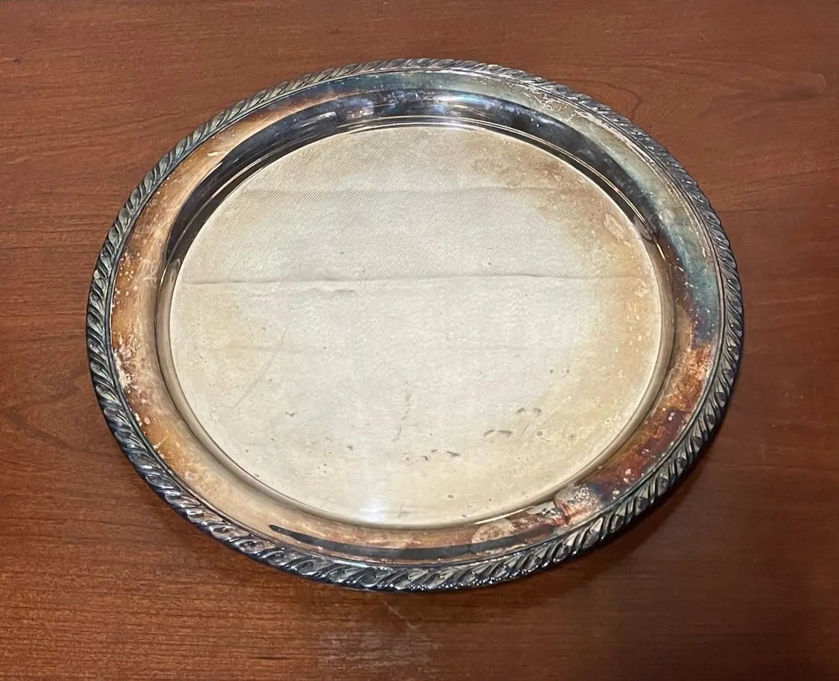 Medium Round Silverplate Tray With Rope Edges 1