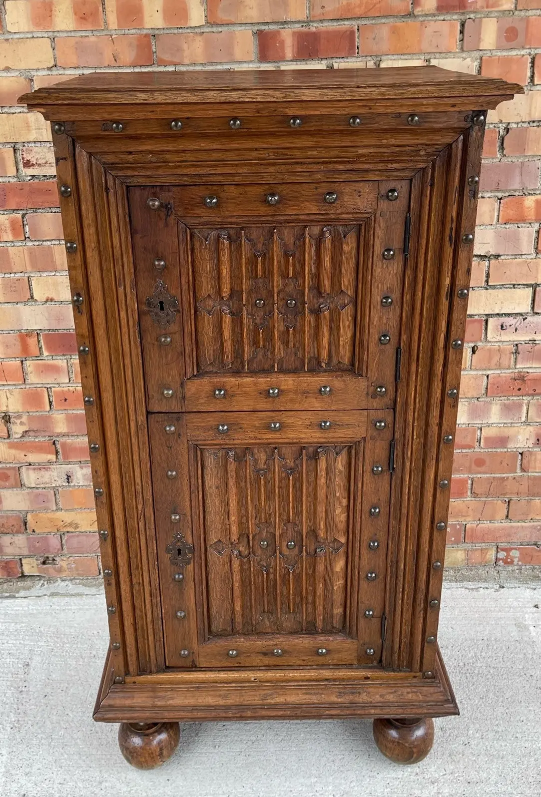 Gothic Oak Linenfold 2 Door Cabinet 1