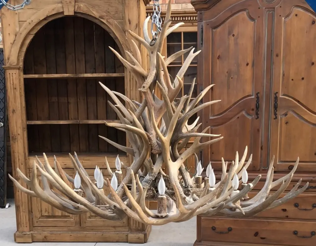 Large Antler Chandelier 1