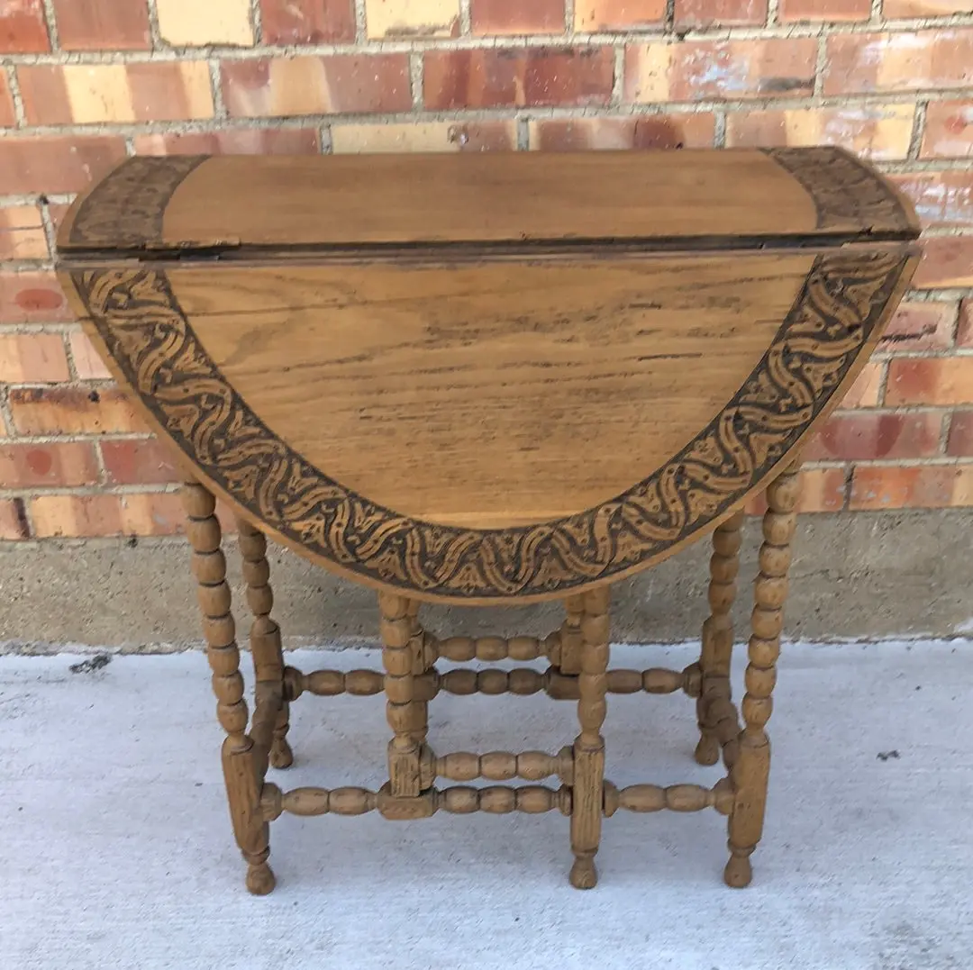 Bobbin Turned Oak Gateleg Table With Tulip Carved Edge Top 1