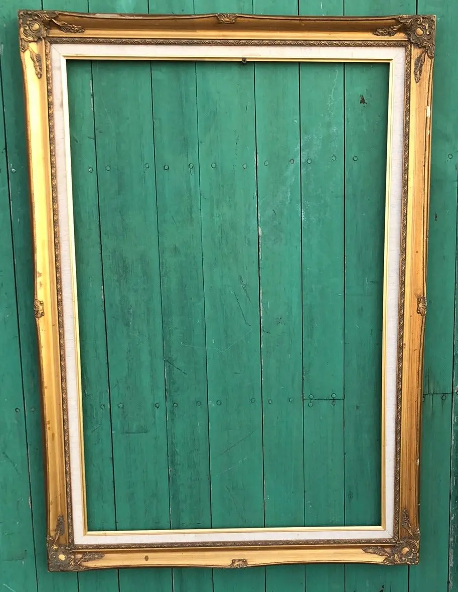 Medium Gold Frame With Linen Filet 1
