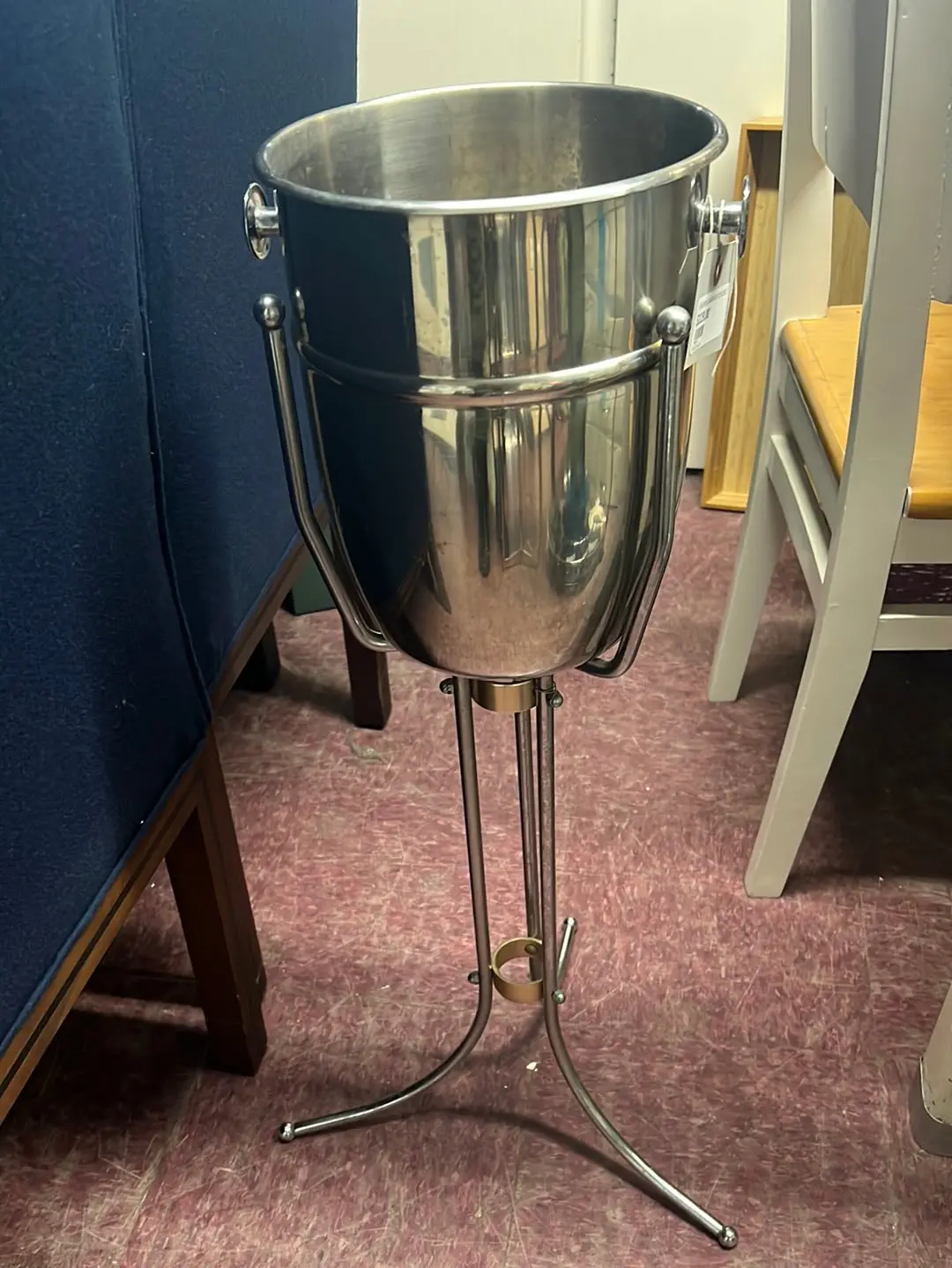 Standing Champagne Ice Bucket 1