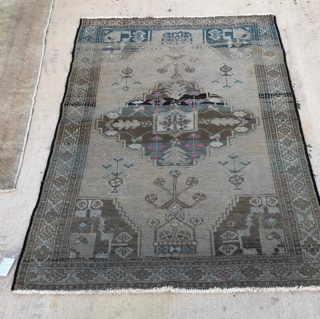 Hand Tied Persian Hamedan Rug 1