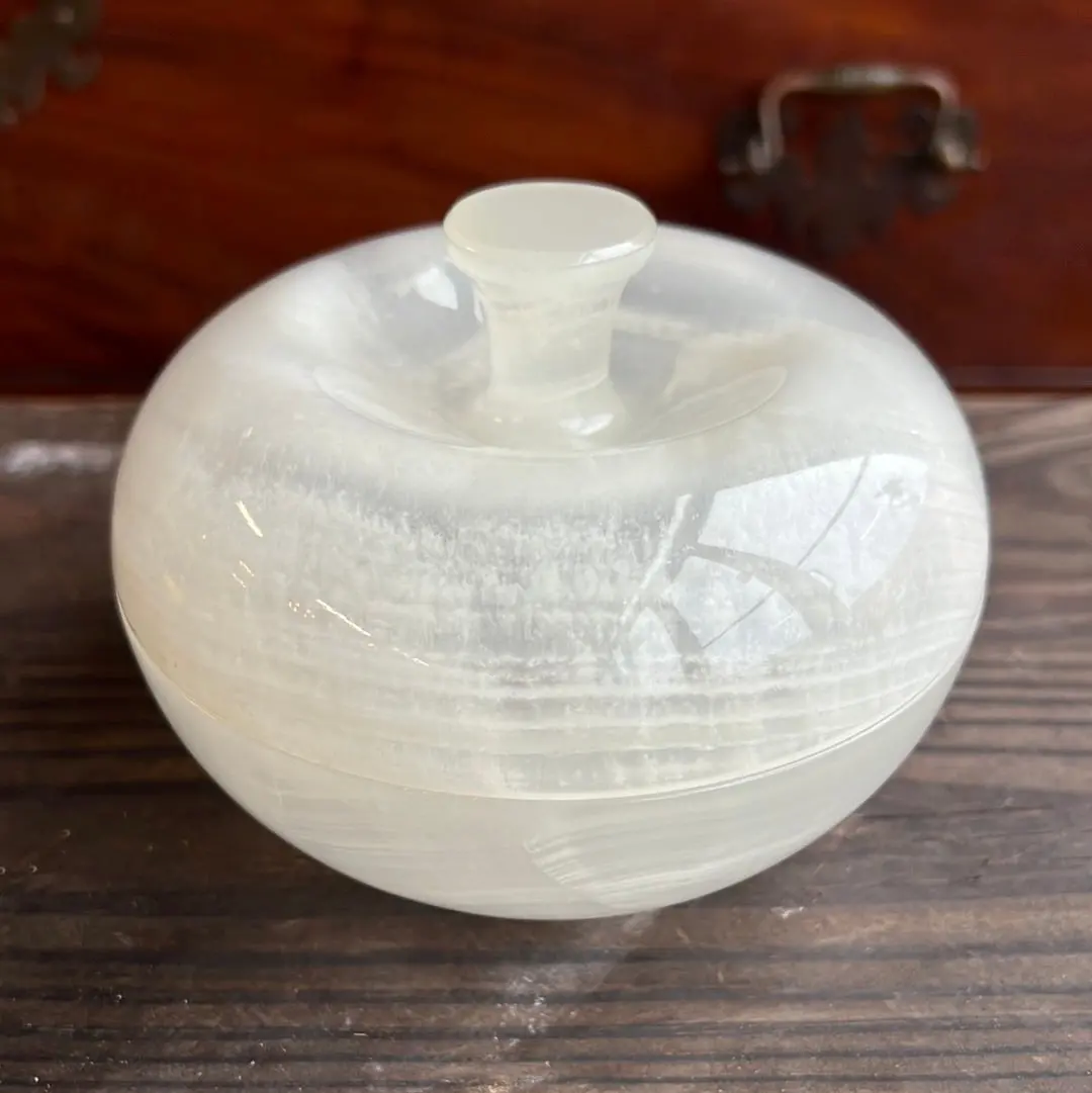 White Onyx Round Lidded Box 1