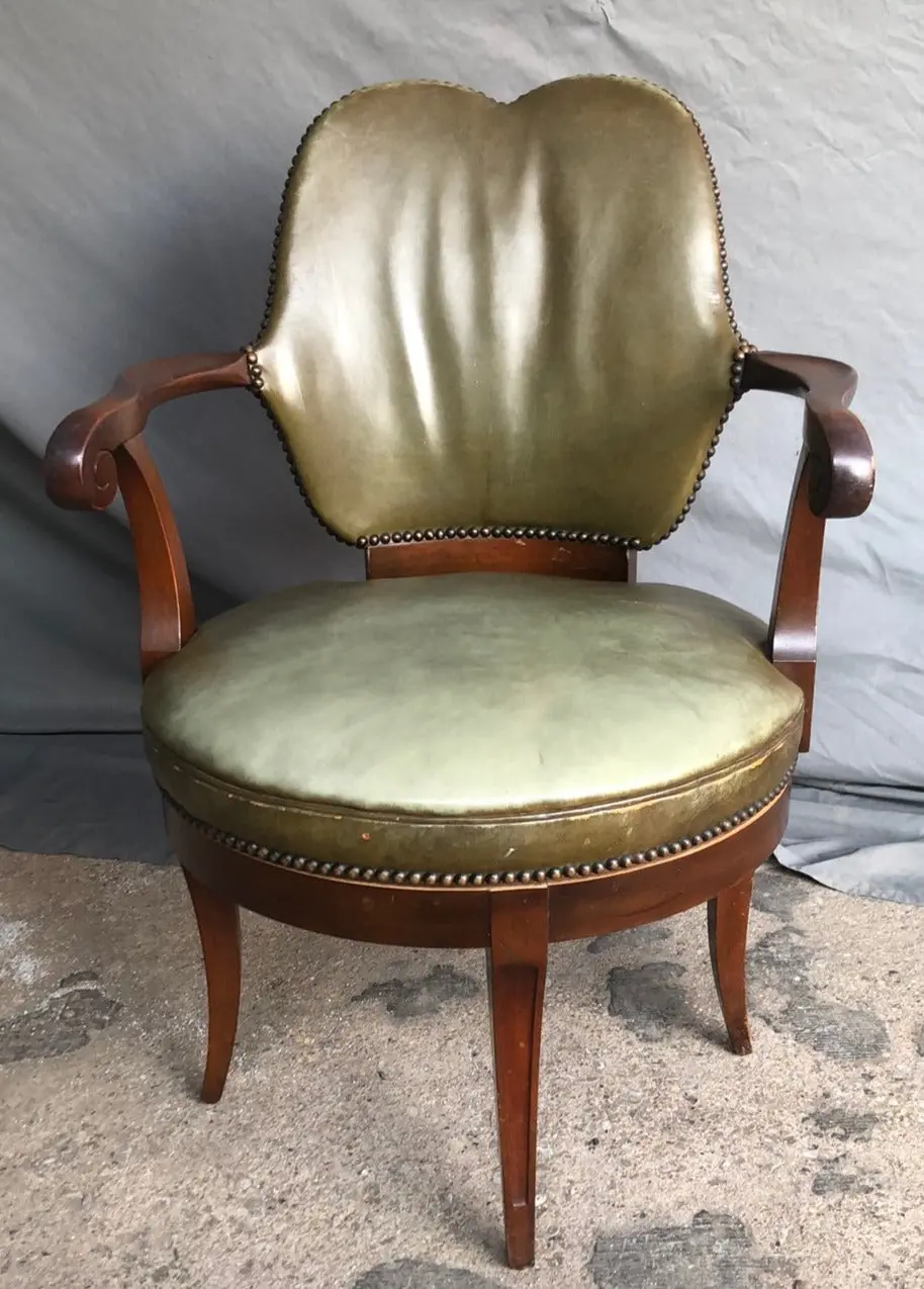 Tapered Leg Leather Swivel Office Chair 1