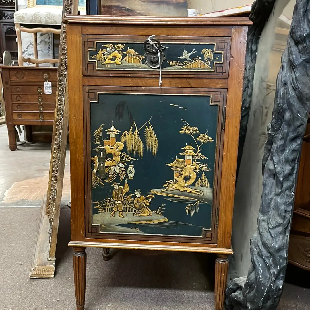 English Chinoissier Stand 1