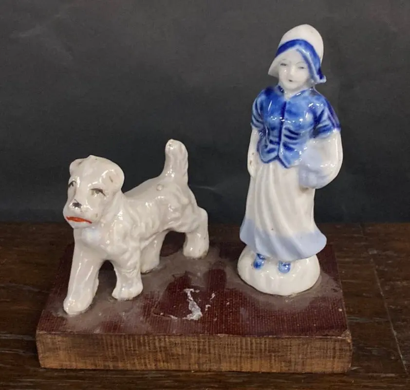 Delft Girl And Dog On Wood Stand 1