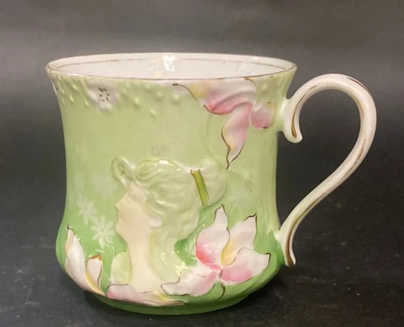 Nouveau Lady Mug 1