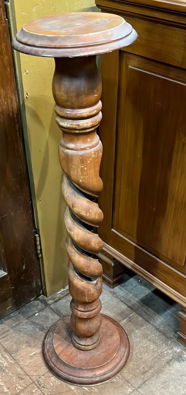 Barley Twist Pedestal 1