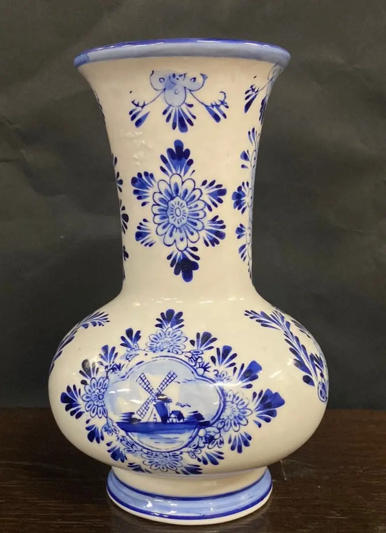 Small Bulbous Delft Vase 1