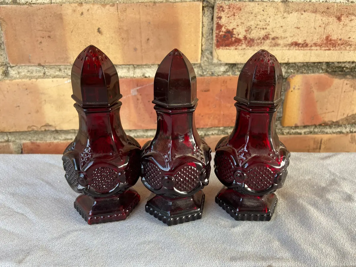 Set Of 3 Ruby Glass Shakers 1