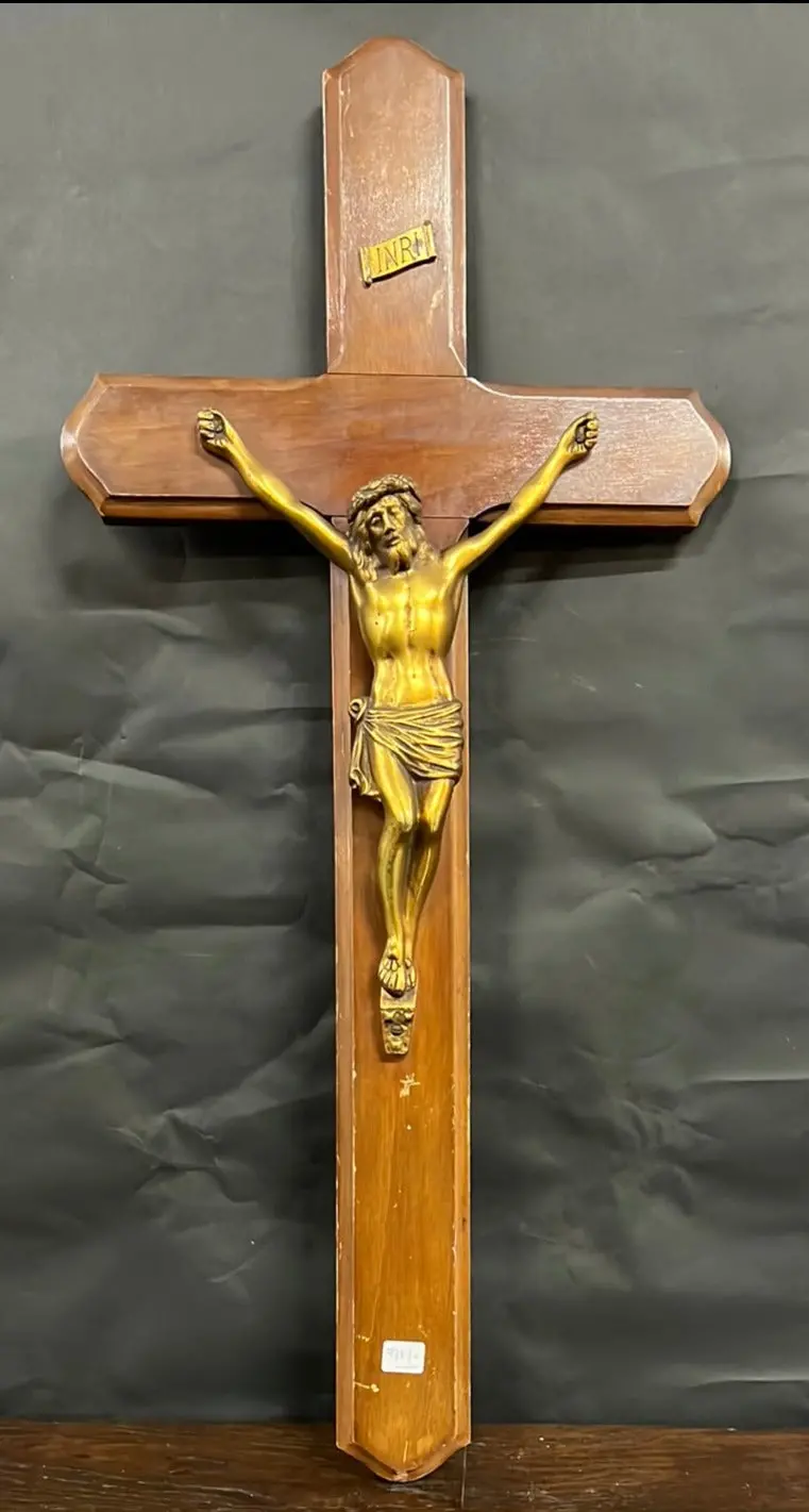 Slender Wood Wall Crucifix With Gold Color Corpus 1