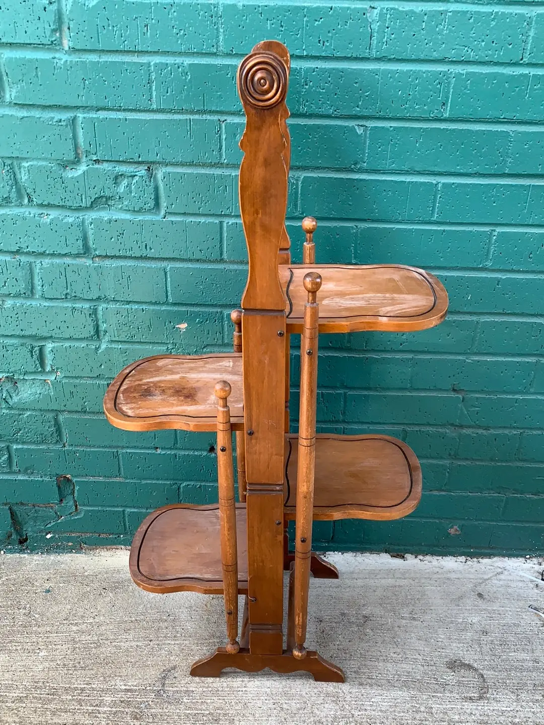 Cottage Style Folding Wooden Rack 1