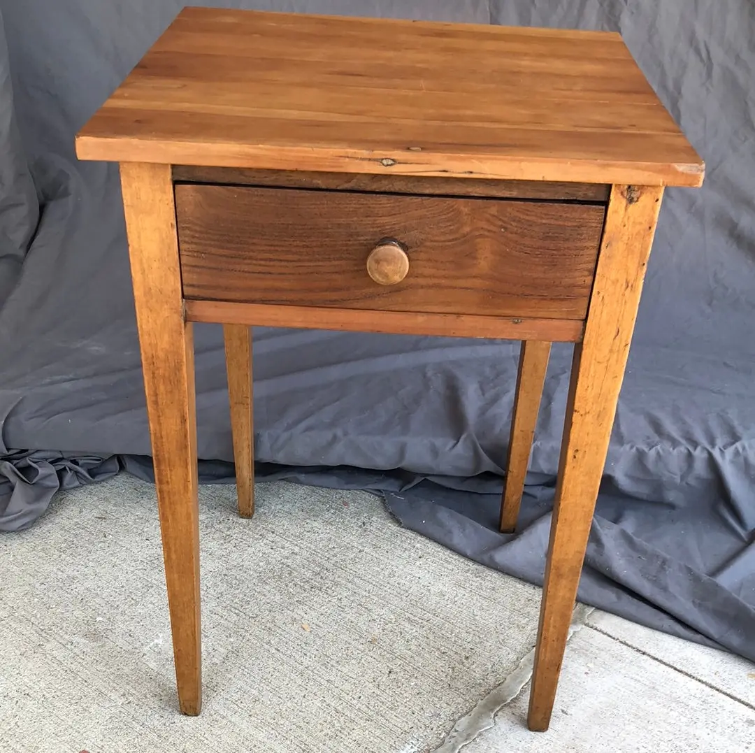 Early 1800'S Cherry Side Table With Chestnut And Oak Secondary Wood 1