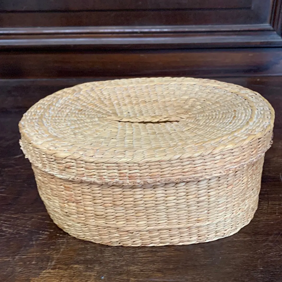 Woven Oval Basket With Lid 1
