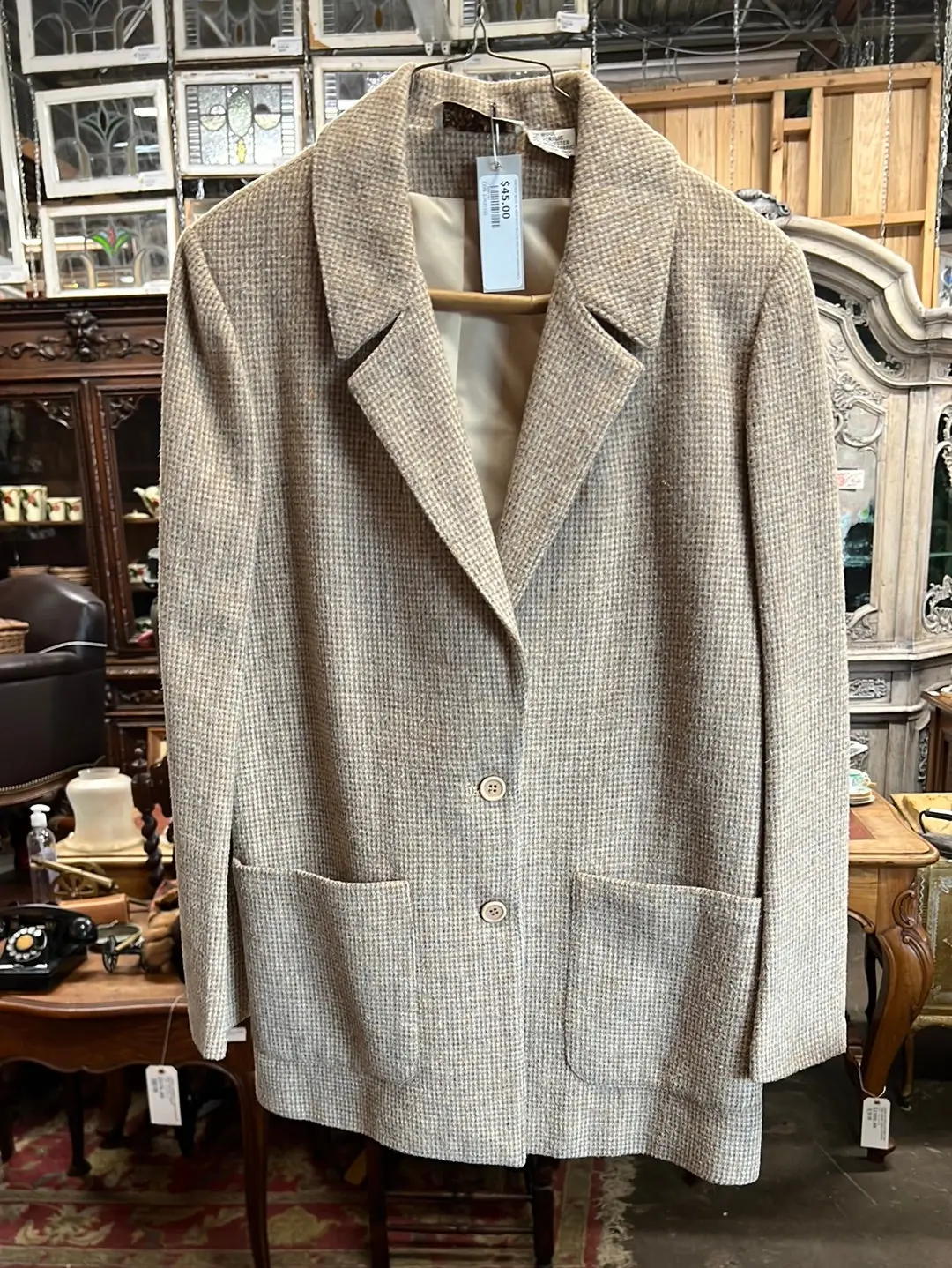 Vintage Beige Blazer With Yellow And Gray Undertones 1