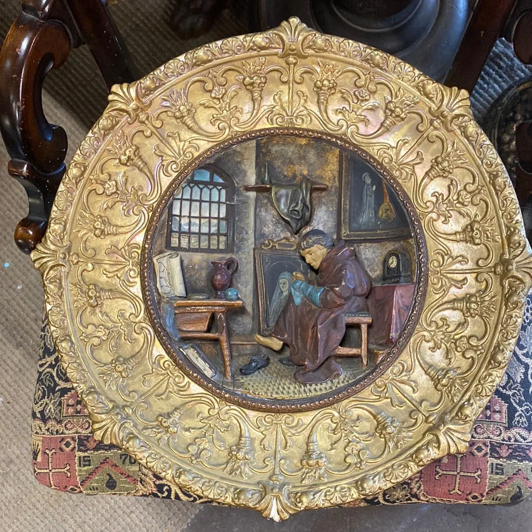 Round Chaulk Wall Plaque With Monk 1