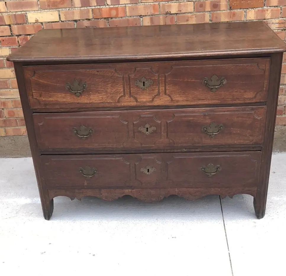 Early 18Th Century Oak Chest W/ Paneled Drawer 1