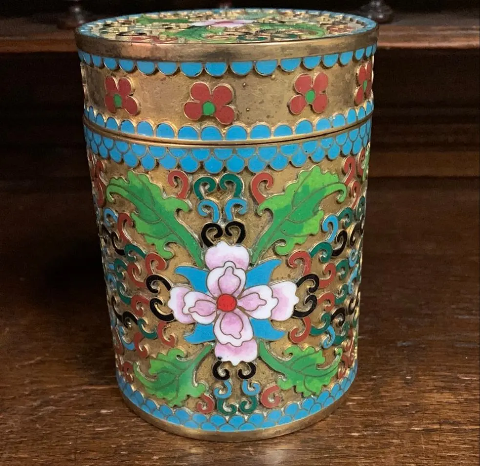 Round Polychrome Metal Chinoiserie Box 1