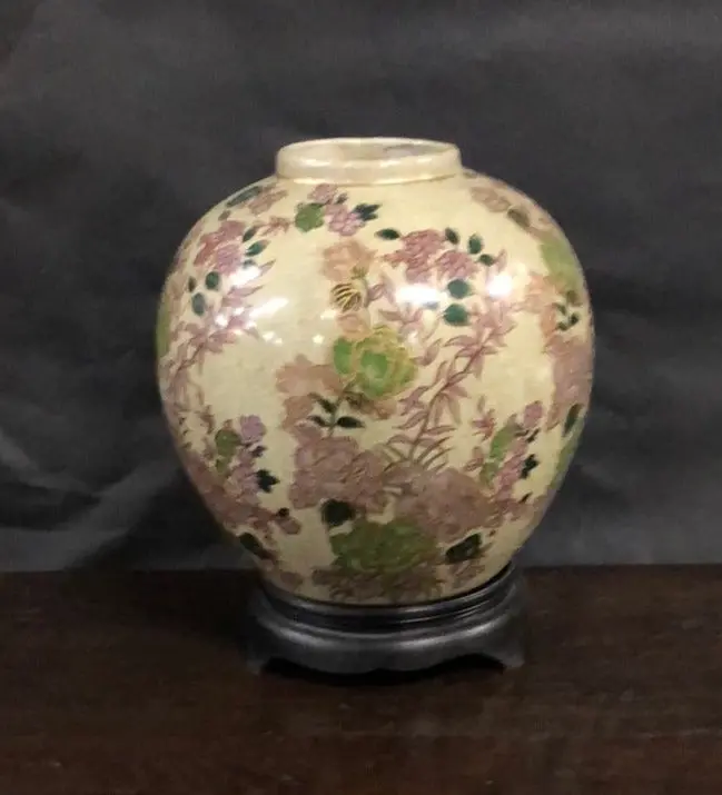 Small Chinese Vase On Stand 1
