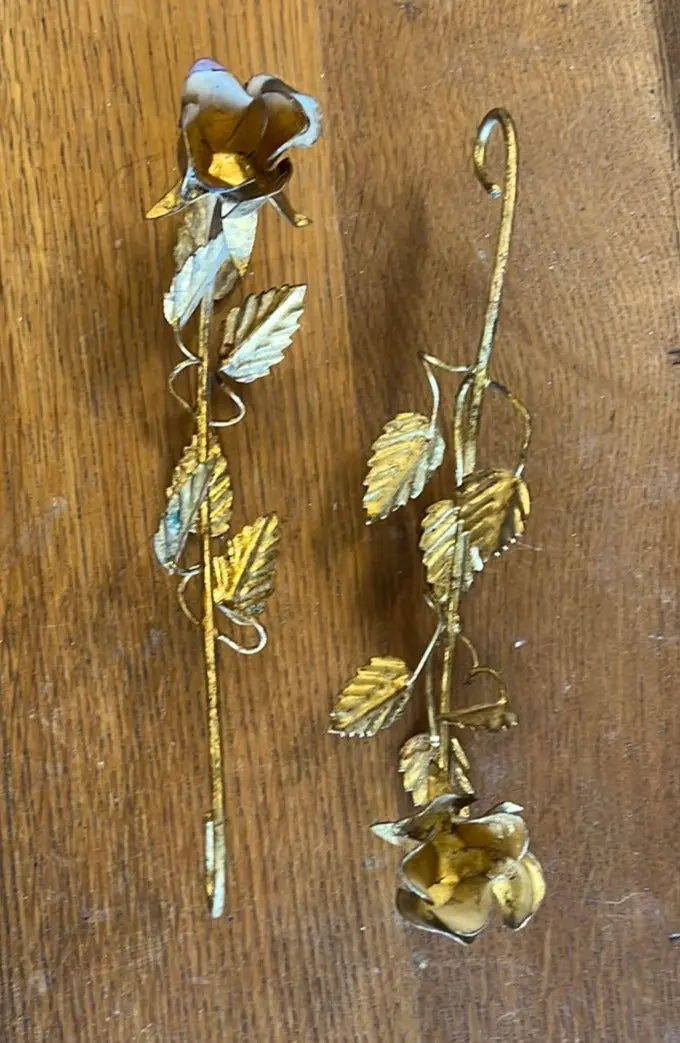 Pair Of Gilt Roses Table Decor 1